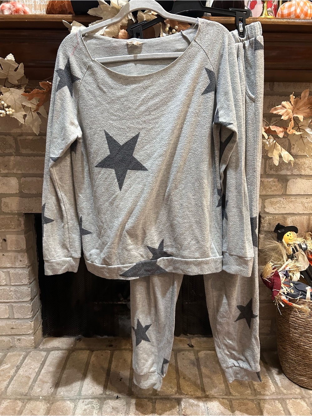 Cozy Star-Print Gray Women's Pajama Set EUC